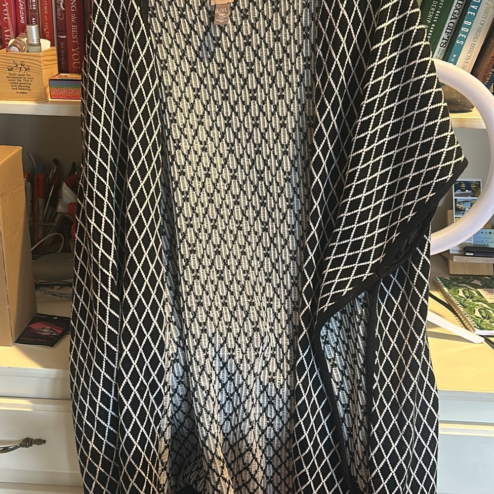 Black and White Patterned Women's Sweater